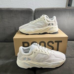Yeezy boost 700 Analogs brand new with tags and box size 13 Men’s